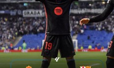 沙巴APP:国内三冠王！巴萨2-0击败西班牙人，提前两轮捧起西甲联赛冠军
