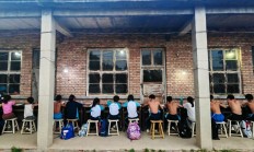 沙巴体育下载:铁皮房、土操场，这里有一座“筑梦”摔跤馆